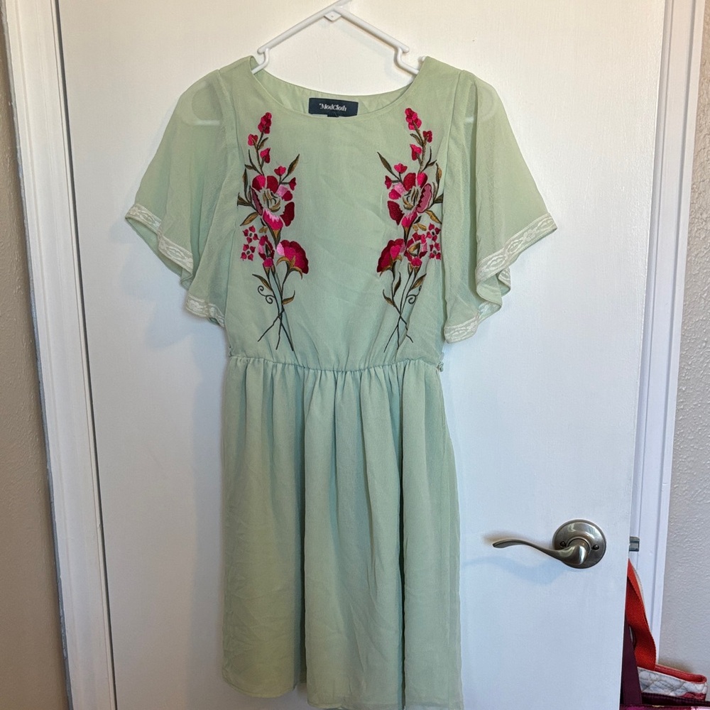 clear out!! Modcloth Light Green Embroidered Dress XXS